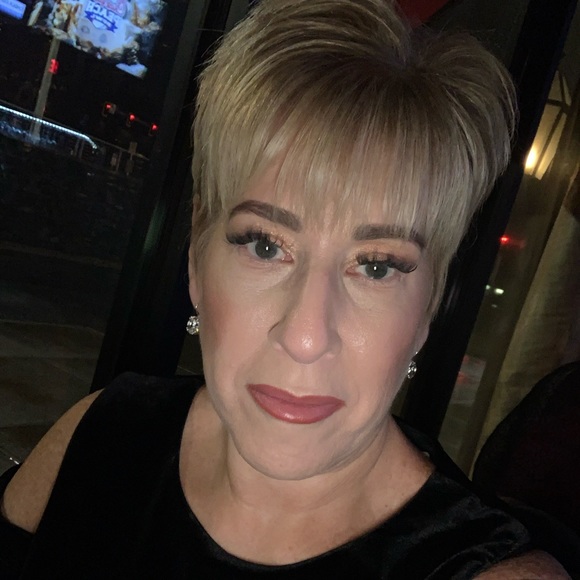 Meet your Posher, Danielle - Picture 1 of 1